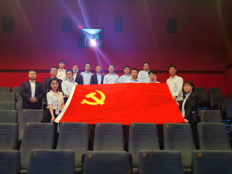西安陜煤新能科技公司黨支部組織觀(guān)看電影《懸崖之上》圖2.png 西安陜煤新能科技公司黨支部組織觀(guān)看電影《懸崖之上》圖2.png