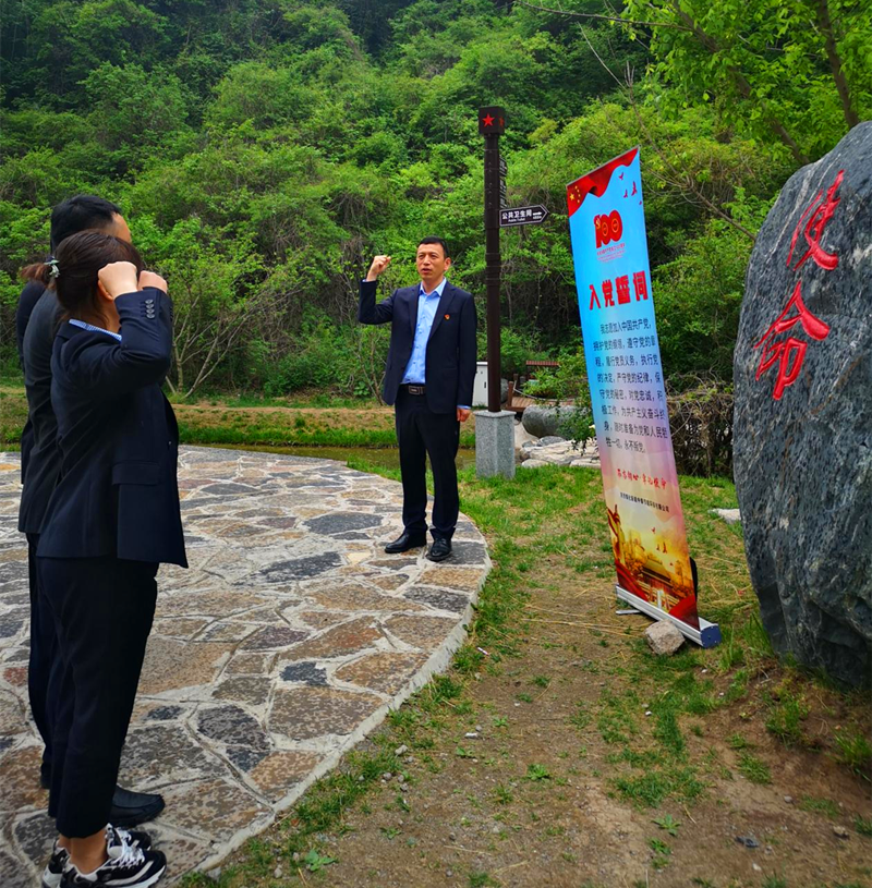 新能中泰公司赴照金紅色教育基地開(kāi)展主題黨日活動(dòng)圖2.png 新能中泰公司赴照金紅色教育基地開(kāi)展主題黨日活動(dòng)圖2.png