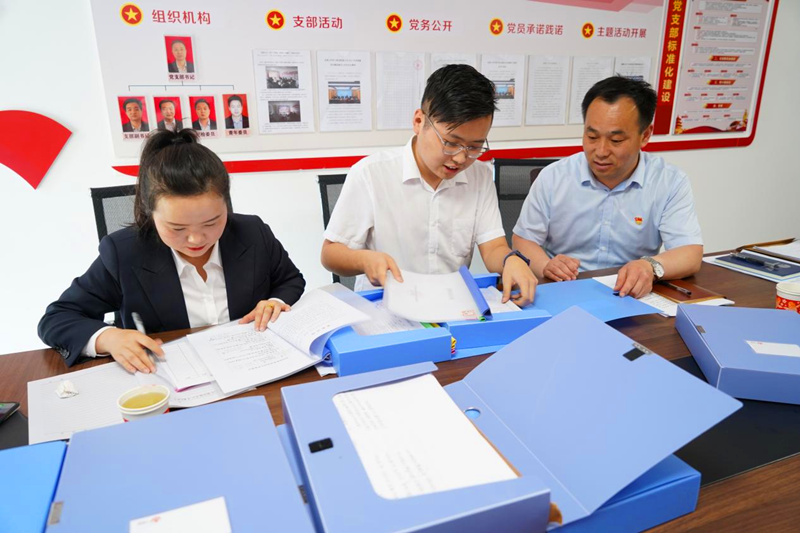 新型能源公司黨史學(xué)習教育巡回指導二組一行到選煤公司進(jìn)行督導檢查圖4.png 新型能源公司黨史學(xué)習教育巡回指導二組一行到選煤公司進(jìn)行督導檢查圖4.png