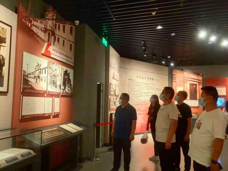 仙桃公司開(kāi)展“追尋紅色足記、強化黨性修養”紅色教育活動(dòng)圖2.png
