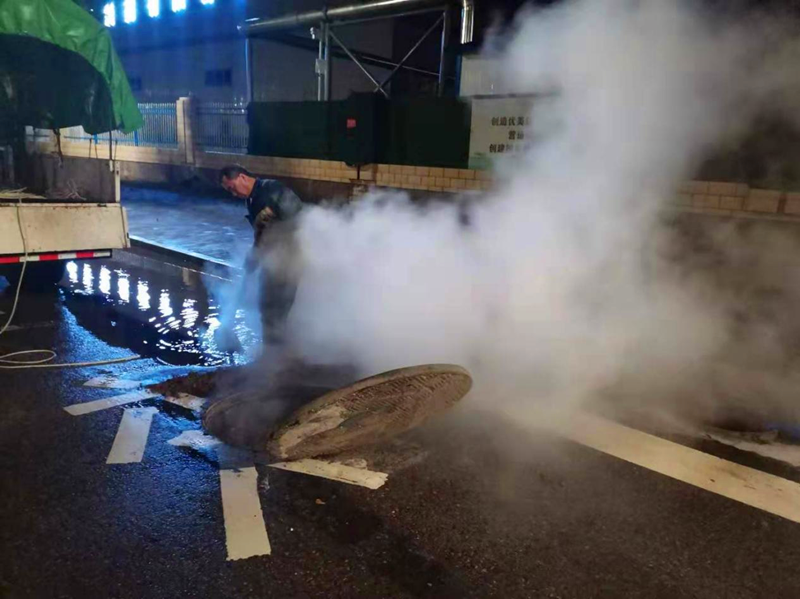 咸陽(yáng)公司:冒雨檢修盡責任 全力以赴保安全圖1.png 咸陽(yáng)公司:冒雨檢修盡責任 全力以赴保安全圖1.png