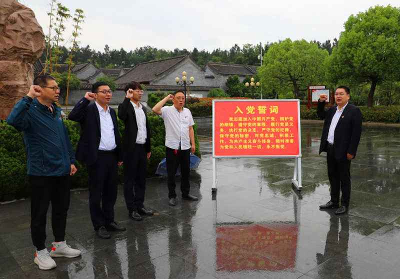淮源公司赴桐柏革命紀念館開(kāi)展紅色教育主題活動(dòng)3.png 淮源公司赴桐柏革命紀念館開(kāi)展紅色教育主題活動(dòng)3.png