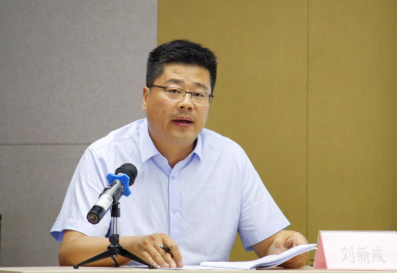 公司黨史教育宣講團成員、副總經(jīng)理劉新成在機關(guān)第二黨支部作專(zhuān)題宣講