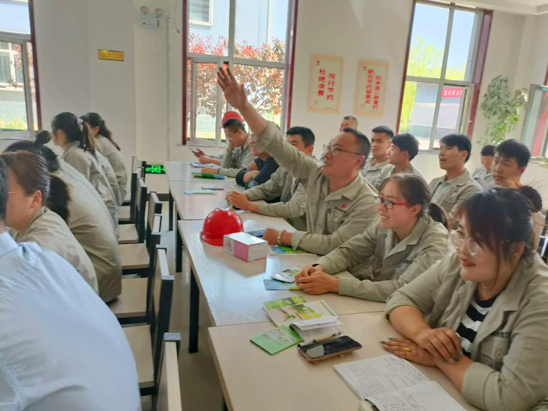 鑫爾特公司組織開(kāi)展安全環(huán)保知識講座2.png 鑫爾特公司組織開(kāi)展安全環(huán)保知識講座2.png