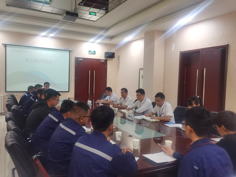 神木分公司“訂單式”電工培訓開(kāi)班-配圖.png 神木分公司“訂單式”電工培訓開(kāi)班-配圖.png
