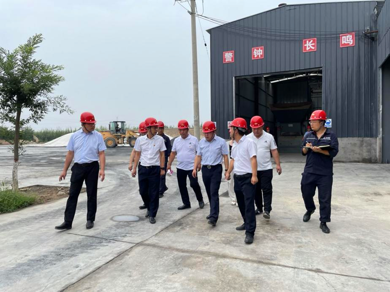 公司領(lǐng)導徐國強、劉新成到大荔科研中試線(xiàn)檢查指導工作-配圖2.png