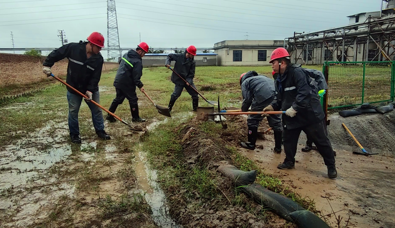 新型能源公司舉行暴雨極端天氣應急處置實(shí)戰演練-配圖3.png 新型能源公司舉行暴雨極端天氣應急處置實(shí)戰演練-配圖3.png