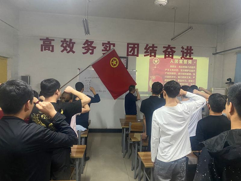 神木分公司紅柳林運營(yíng)中心團支部開(kāi)展“從延安精神中汲取奮斗力量”主題團日活動(dòng)