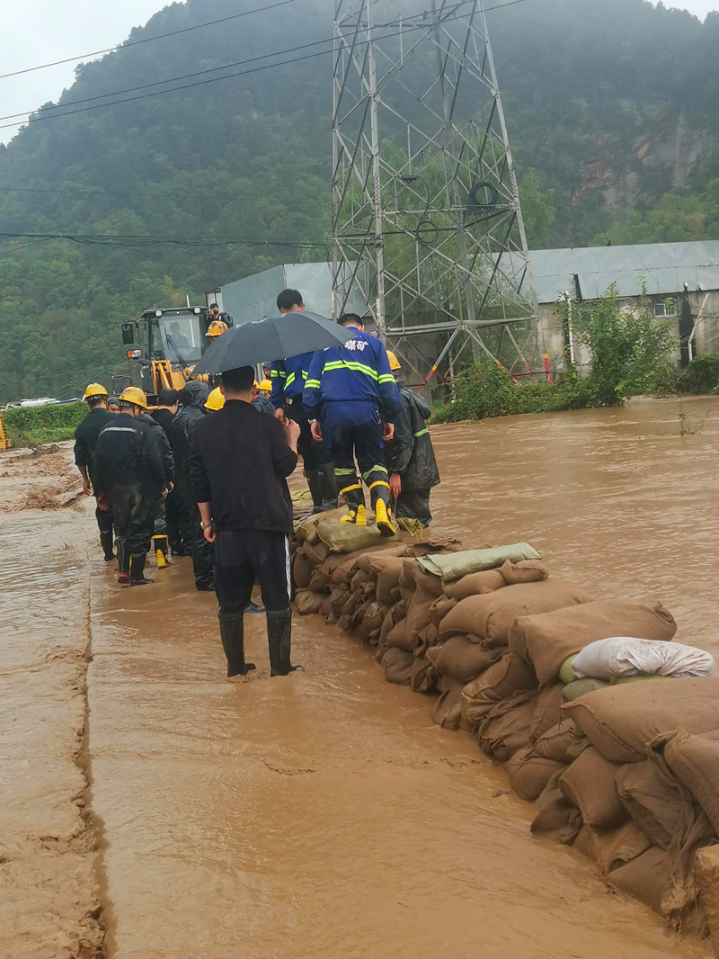 選煤公司黃陵二礦選煤廠(chǎng):連日奮戰取得抗洪勝利-配圖3_副本.png 選煤公司黃陵二礦選煤廠(chǎng):連日奮戰取得抗洪勝利-配圖3_副本.png
