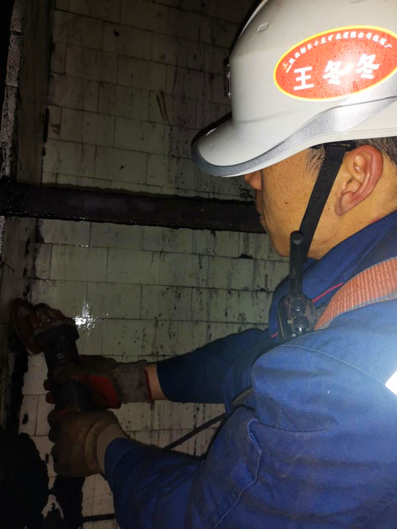 選煤公司小莊選煤廠(chǎng)溜槽改造側記-配圖2.png 選煤公司小莊選煤廠(chǎng)溜槽改造側記-配圖2.png