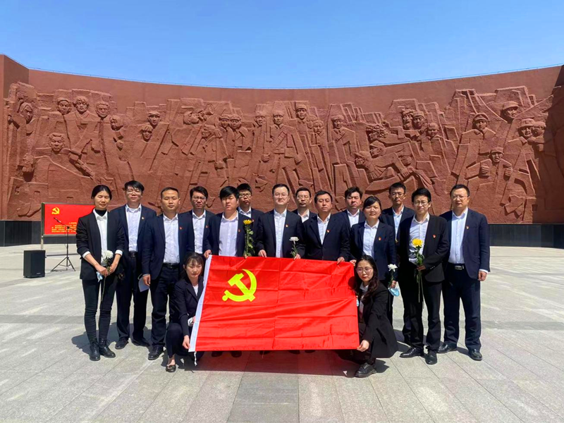 星炭公司開(kāi)展“緬懷革命先烈 弘揚民族精神”主題黨日活動(dòng)-1.png 星炭公司開(kāi)展“緬懷革命先烈 弘揚民族精神”主題黨日活動(dòng)-1.png
