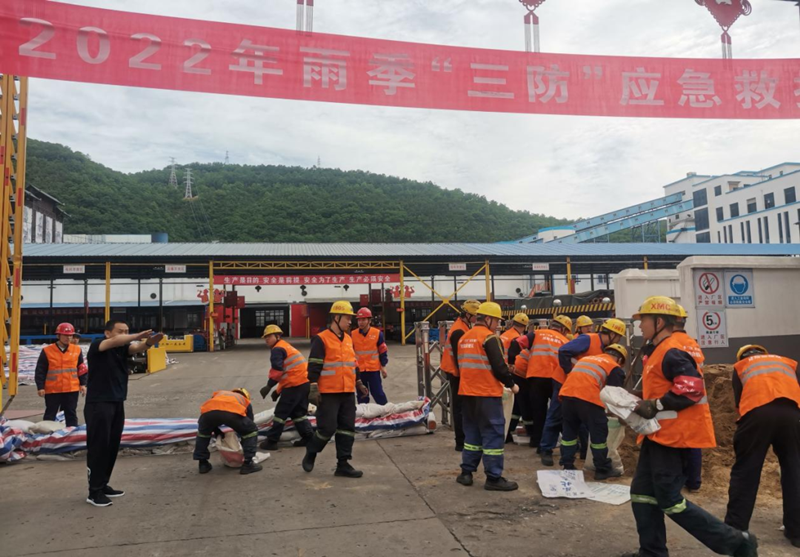 選煤公司黃陵二礦選煤廠(chǎng)：打贏(yíng)雨季“三防”戰，撐起安全“防護傘”-2.png