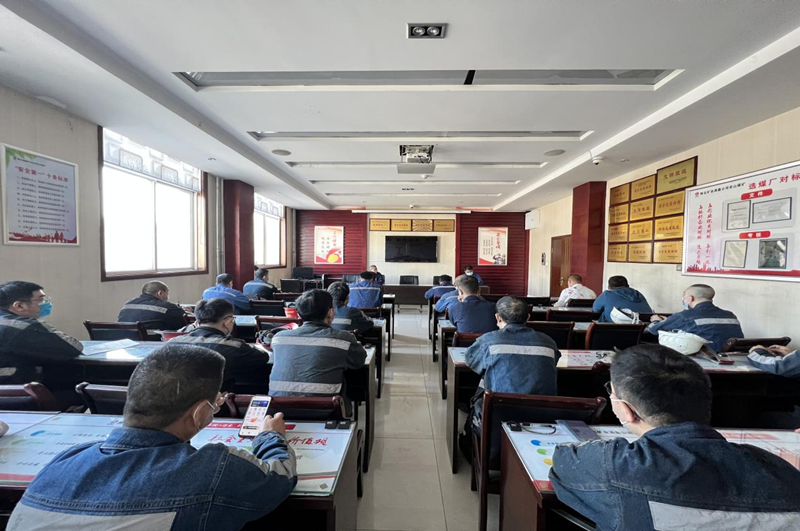 選煤公司涌鑫選煤廠(chǎng)爭分奪秒更換破碎機，跑出洗選“加速度”-2.png