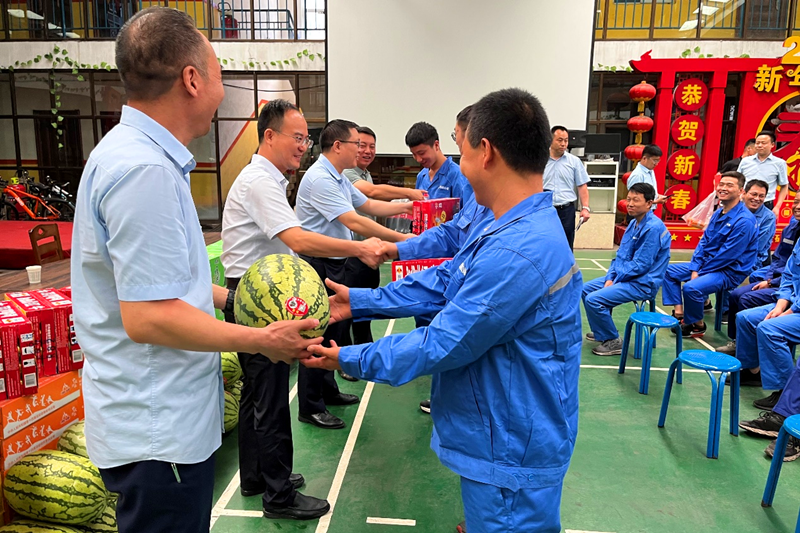 選煤公司：夏日送清涼 關(guān)懷沁人心