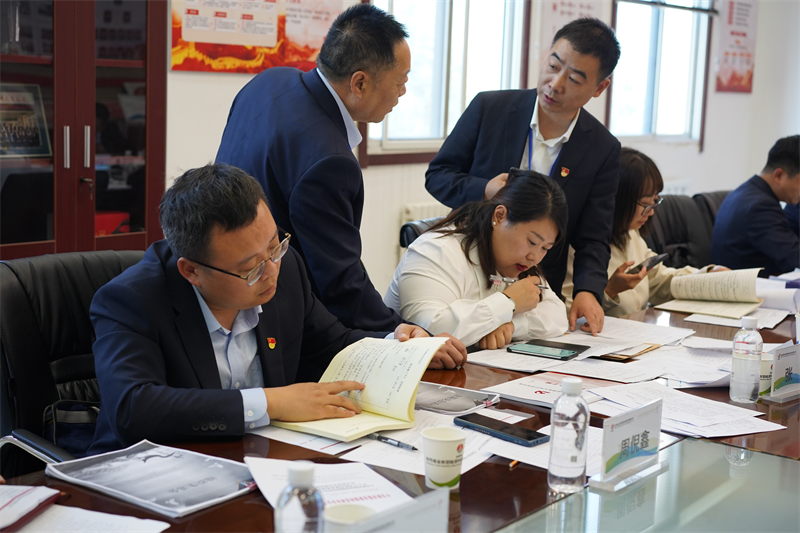 陜北礦業(yè)公司到新型能源公司開(kāi)展黨建工作提質(zhì)增效專(zhuān)項行動(dòng)督導互檢-3.png 陜北礦業(yè)公司到新型能源公司開(kāi)展黨建工作提質(zhì)增效專(zhuān)項行動(dòng)督導互檢-3.png