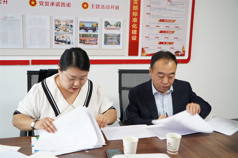 陜北礦業(yè)公司到新型能源公司開(kāi)展黨建工作提質(zhì)增效專(zhuān)項行動(dòng)督導互檢-4.jpg 陜北礦業(yè)公司到新型能源公司開(kāi)展黨建工作提質(zhì)增效專(zhuān)項行動(dòng)督導互檢-4.jpg
