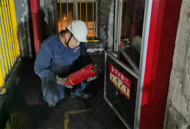 選煤公司：協(xié)管員進(jìn)車(chē)間，細織密繡“安全網(wǎng)”-2.png