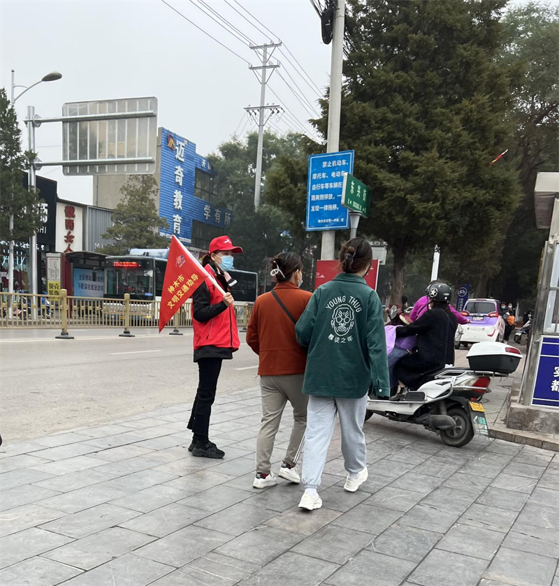 神木分公司:“紅馬甲”扮靚城市文明“交通線(xiàn)”-1.png 神木分公司:“紅馬甲”扮靚城市文明“交通線(xiàn)”-1.png