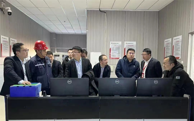 陜西煤業(yè)駐榆生產(chǎn)部到神木分公司曹家灘運營(yíng)中心開(kāi)展安全環(huán)保專(zhuān)項檢查1.png 陜西煤業(yè)駐榆生產(chǎn)部到神木分公司曹家灘運營(yíng)中心開(kāi)展安全環(huán)保專(zhuān)項檢查1.png