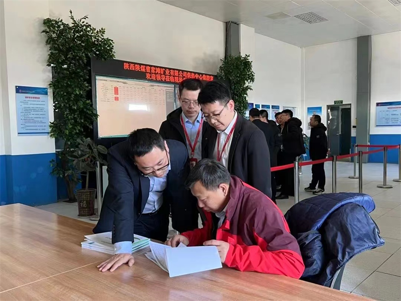 陜西煤業(yè)駐榆生產(chǎn)部到神木分公司曹家灘運營(yíng)中心開(kāi)展安全環(huán)保專(zhuān)項檢查2.png 陜西煤業(yè)駐榆生產(chǎn)部到神木分公司曹家灘運營(yíng)中心開(kāi)展安全環(huán)保專(zhuān)項檢查2.png