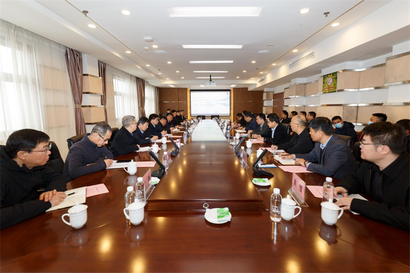 徐國強一行到彬長(cháng)集團文家坡礦業(yè)公司交流座談.png 徐國強一行到彬長(cháng)集團文家坡礦業(yè)公司交流座談.png