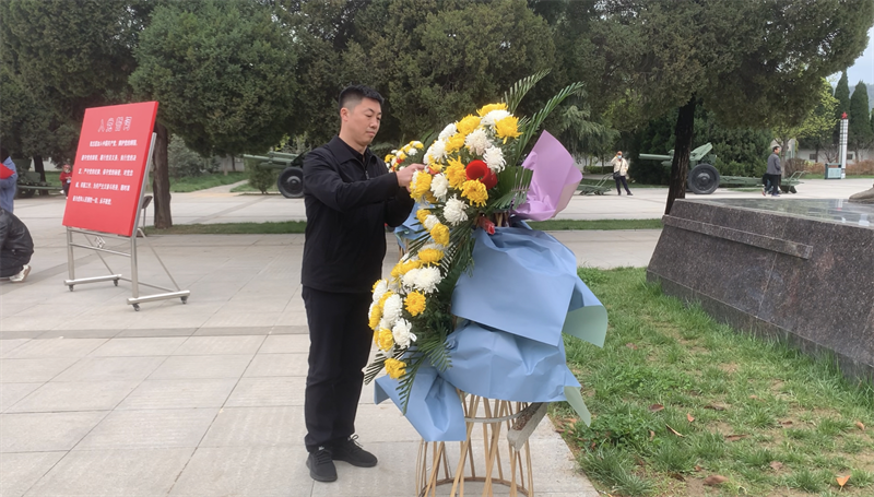 新型能源公司黨委組織開(kāi)展“緬懷革命先烈 傳承紅色精神”主題黨日活動(dòng)1.png 新型能源公司黨委組織開(kāi)展“緬懷革命先烈 傳承紅色精神”主題黨日活動(dòng)1.png
