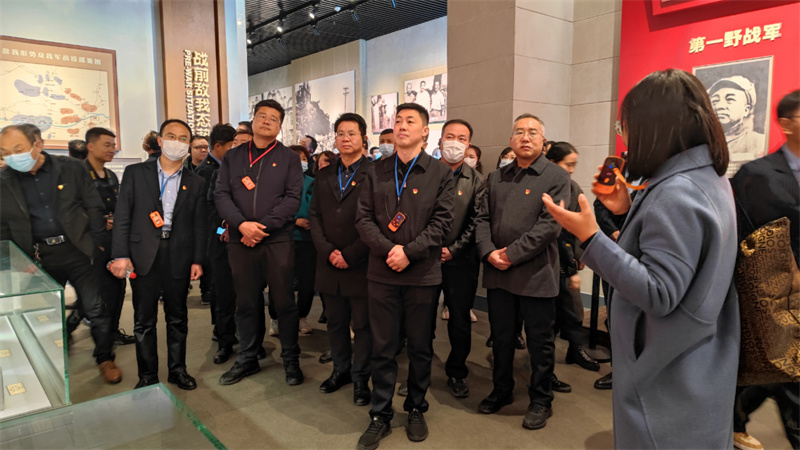 新型能源公司黨委組織開(kāi)展“緬懷革命先烈 傳承紅色精神”主題黨日活動(dòng)3.jpg 新型能源公司黨委組織開(kāi)展“緬懷革命先烈 傳承紅色精神”主題黨日活動(dòng)3.jpg