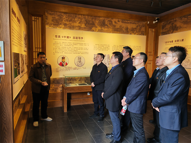 新型能源公司黨委組織開(kāi)展“緬懷革命先烈 傳承紅色精神”主題黨日活動(dòng)4.png 新型能源公司黨委組織開(kāi)展“緬懷革命先烈 傳承紅色精神”主題黨日活動(dòng)4.png