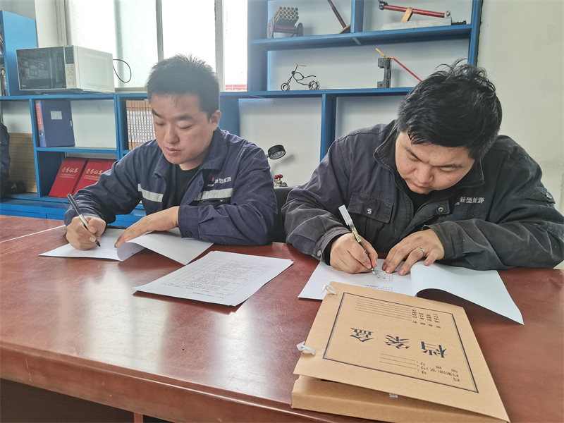 神木分公司:師傅傳幫帶 檢修注活力1.png 神木分公司:師傅傳幫帶 檢修注活力1.png