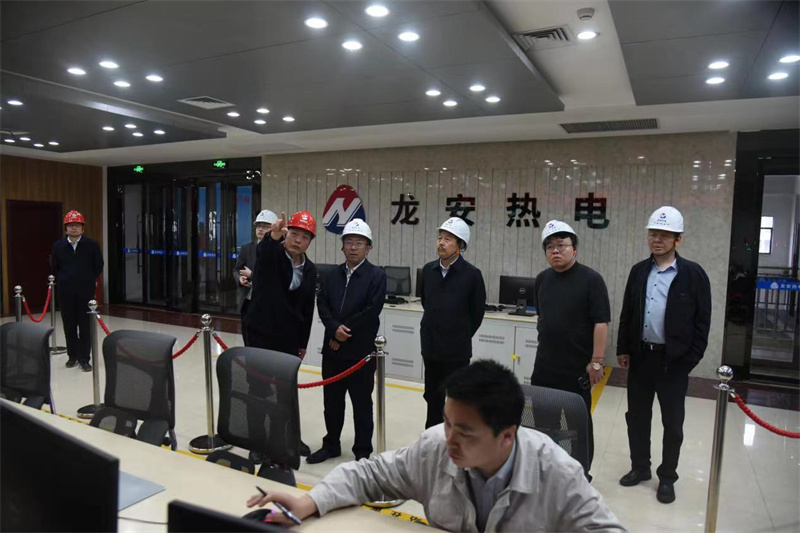 陜煤集團董事會(huì )秘書(shū)、企業(yè)管理部總經(jīng)理杜平到新型能源參股企業(yè)龍安熱電考察調研1.jpg