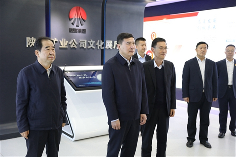 張文琪五一假期輕車(chē)簡(jiǎn)從深入陜北企業(yè)檢查安全生產(chǎn)并慰問(wèn)在崗干部職工2.jpg 張文琪五一假期輕車(chē)簡(jiǎn)從深入陜北企業(yè)檢查安全生產(chǎn)并慰問(wèn)在崗干部職工2.jpg