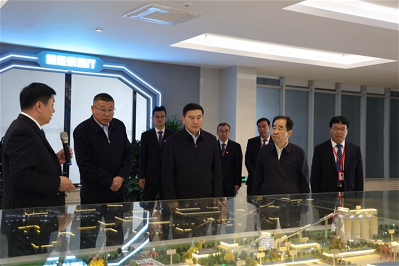 張文琪五一假期輕車(chē)簡(jiǎn)從深入陜北企業(yè)檢查安全生產(chǎn)并慰問(wèn)在崗干部職工3.jpg 張文琪五一假期輕車(chē)簡(jiǎn)從深入陜北企業(yè)檢查安全生產(chǎn)并慰問(wèn)在崗干部職工3.jpg