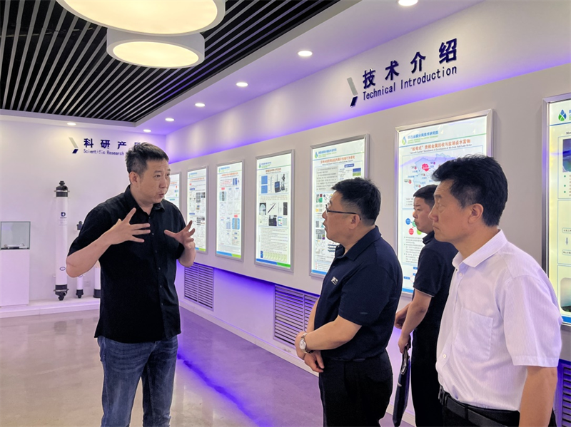 徐國強帶隊赴西安建筑科技大學(xué)陜西省膜分離研究院考察調研2.png 徐國強帶隊赴西安建筑科技大學(xué)陜西省膜分離研究院考察調研2.png