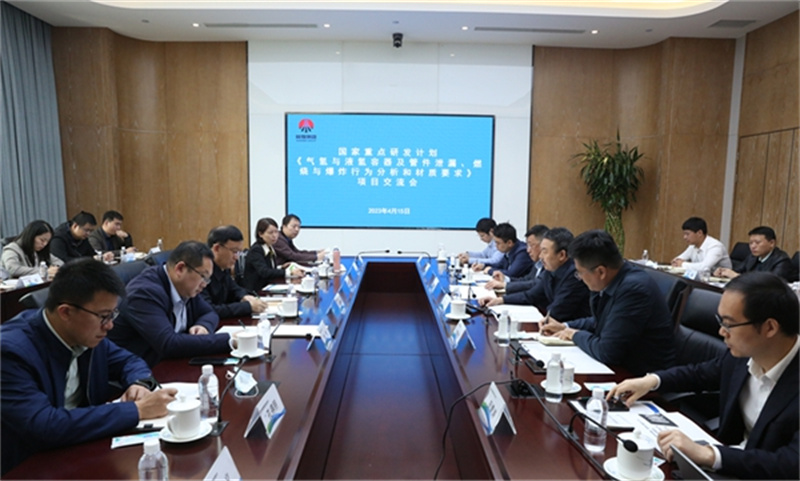 新型能源公司:“三維模式”立體推動(dòng)主題教育取得實(shí)效
