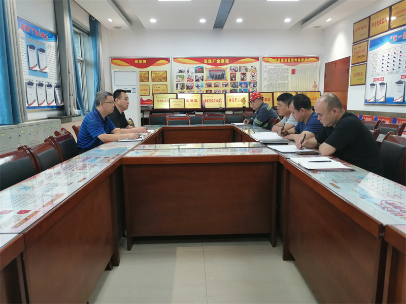 選煤公司組織機關(guān)全員分批次“進(jìn)廠(chǎng)住班”2.png 選煤公司組織機關(guān)全員分批次“進(jìn)廠(chǎng)住班”2.png