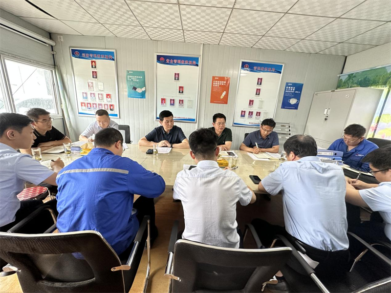 公司副總經(jīng)理黃崗帶隊深入選煤公司一線(xiàn)督導檢查3.png 公司副總經(jīng)理黃崗帶隊深入選煤公司一線(xiàn)督導檢查3.png