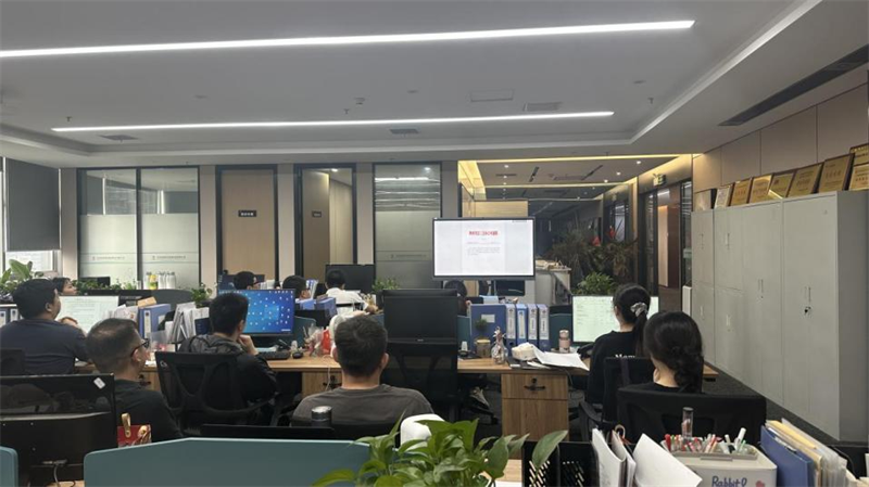 （一）公司所屬各單位傳達學(xué)習陜西省工會(huì )第十五次代表大會(huì )精神