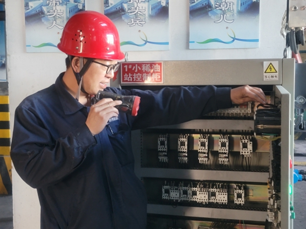 新型能源神木分公司：看看檢修現場(chǎng)的“流行色”6.jpg
