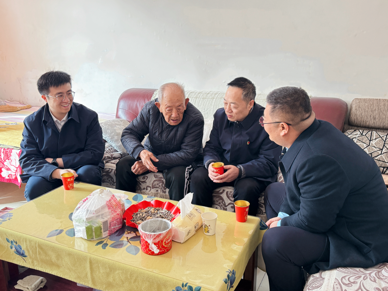 神木分公司黨總支開(kāi)展“凝心聚力，啟航新征程”主題黨日活動(dòng)
