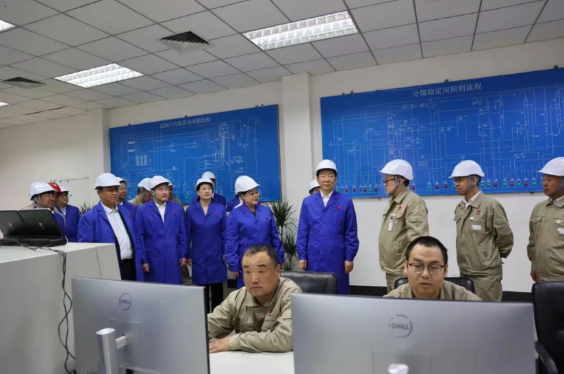 省長(cháng)趙剛率陜西省代表團到吉爾吉斯斯坦中大石油煉油項目調研