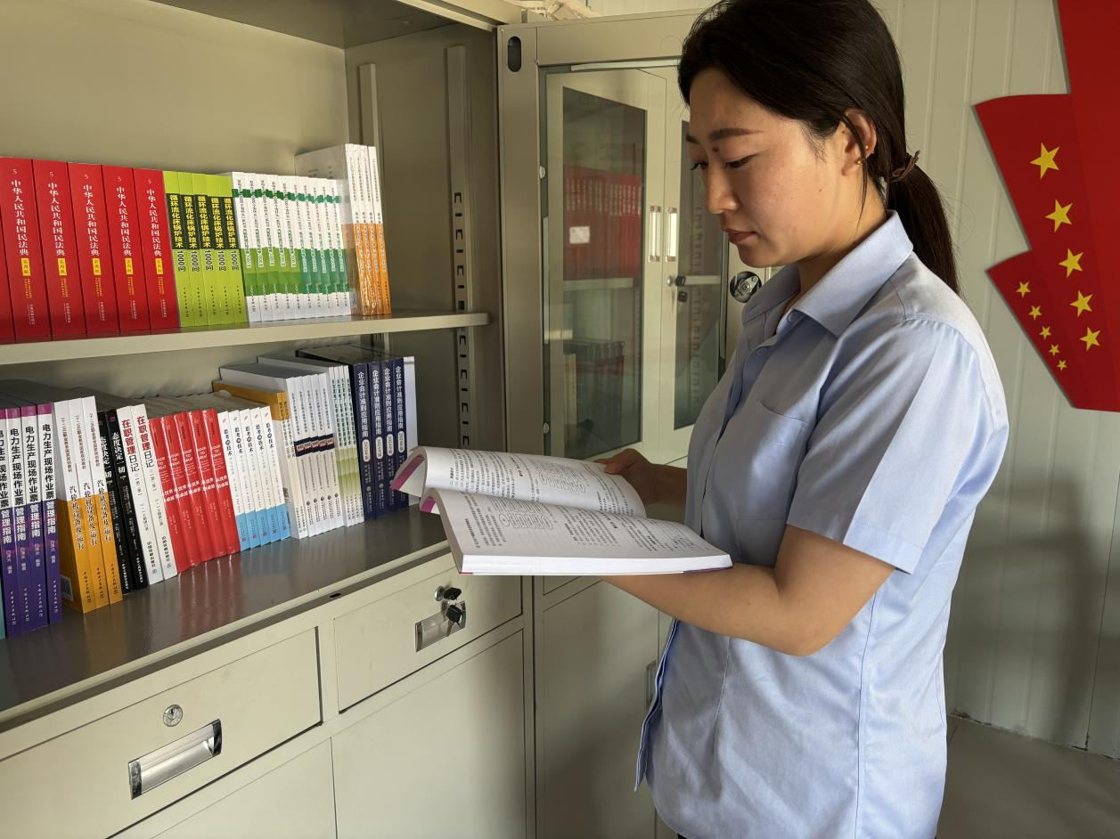 淮源公司職工圖書(shū)角啟用啦