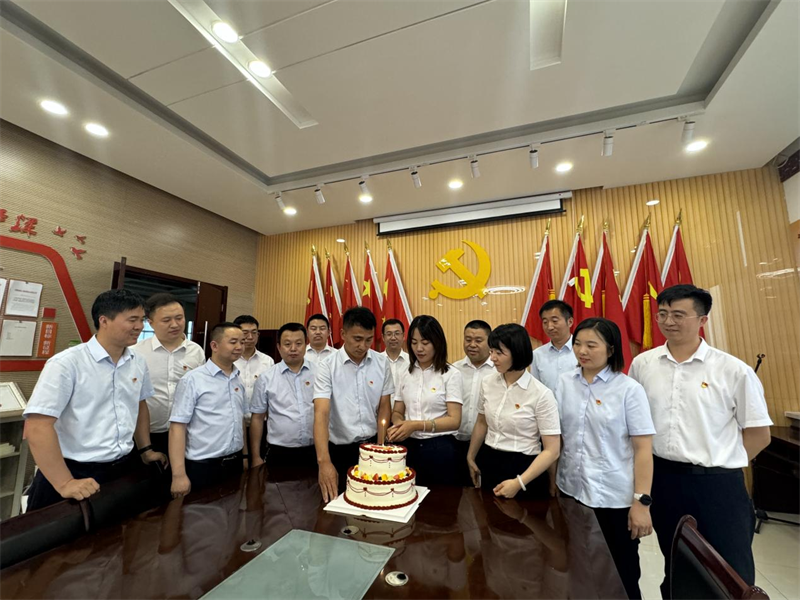 我們這樣過(guò)！神木分公司黨總支開(kāi)展黨員“政治生日”主題黨日活動(dòng)