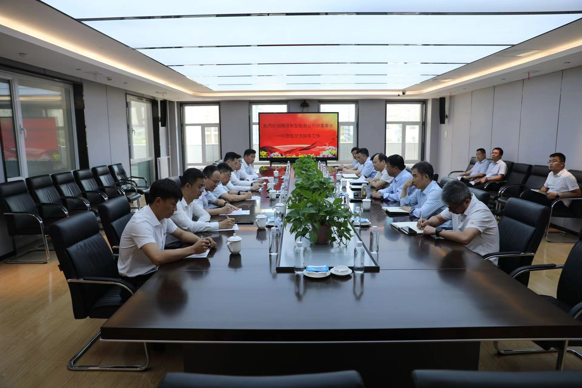 徐國(guó)強(qiáng)一行赴張家峁礦業(yè)、檸條塔礦業(yè)交流